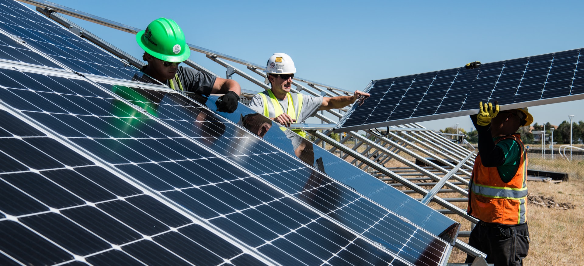 découvrez nos services d'installation de panneaux photovoltaïques, offrant des solutions durables et économiques pour transformer l'énergie solaire en électricité. profitez d'une expertise professionnelle pour optimiser votre consommation énergétique et réduire votre empreinte carbone.