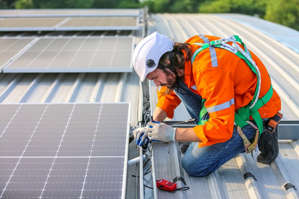 installation-panneaux-solaires-14 Comment installer des panneaux solaires photovoltaïques efficacement