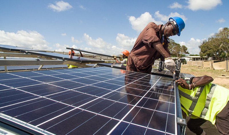 installation-panneaux-solaires-70 Guide complet pour installer des panneaux solaires photovoltaïques : téléchargez notre PDF