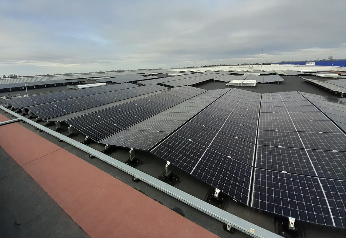 installer-panneaux-solaires-terrasse Comment installer des panneaux solaires sur votre terrasse pour économiser de l'énergie