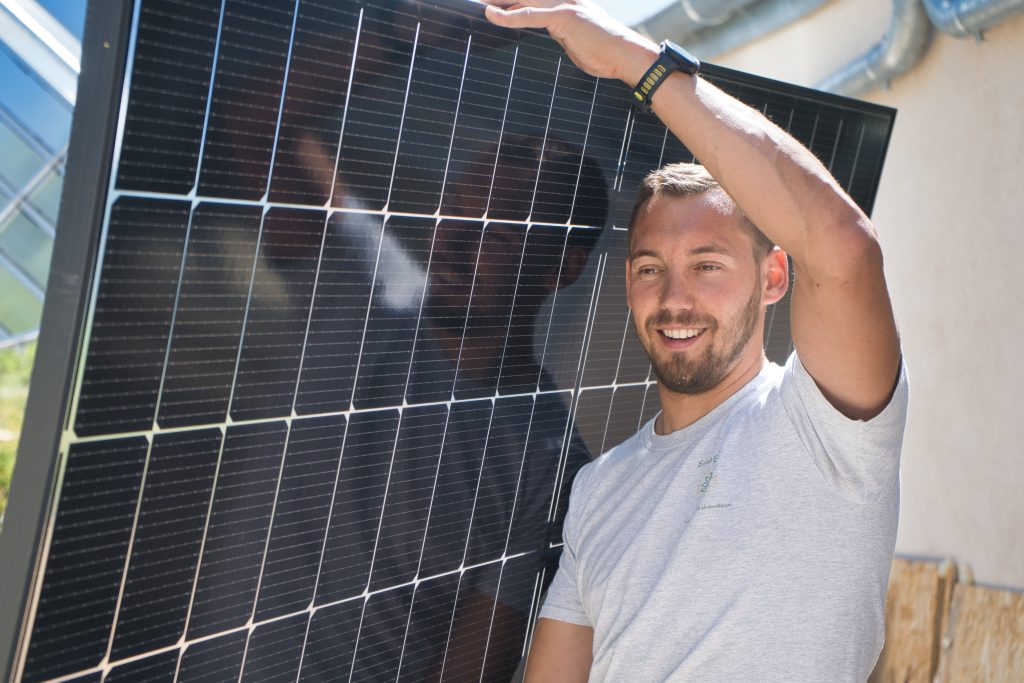 investir-photovoltaique-3kwc-1 Investir dans un système photovoltaïque 3kWc : un choix rentable pour votre maison