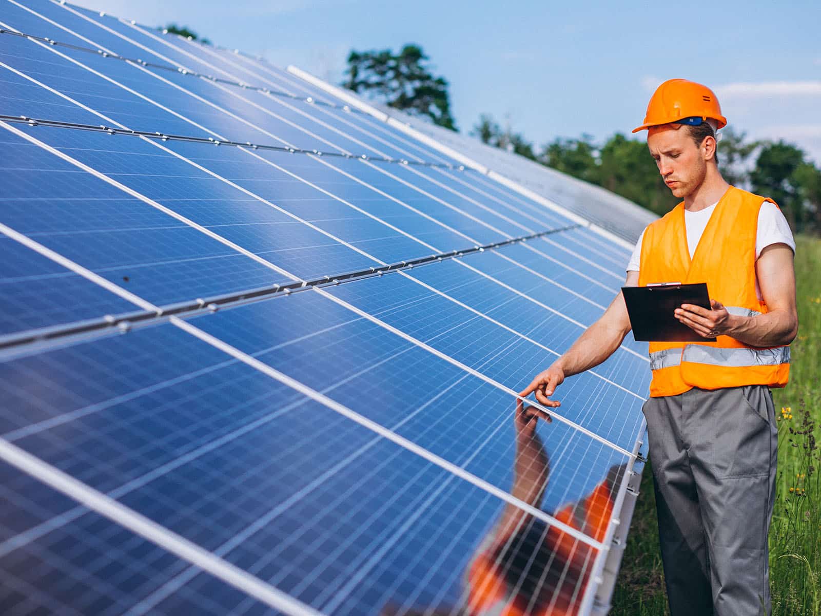 maintenance-solaire-1 Optimisez la performance de votre installation avec une maintenance solaire adaptée