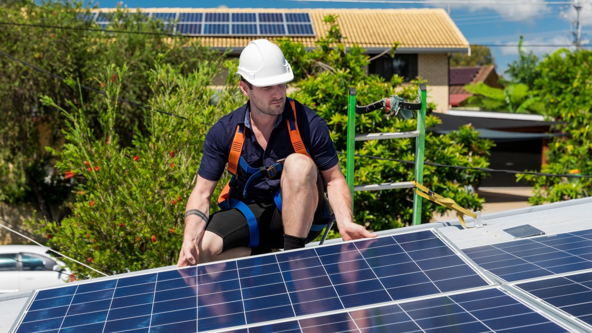 optimisation-energie-panneaux-solaires-1 Comment optimiser votre consommation d'énergie grâce aux panneaux solaires et au stockage par batterie