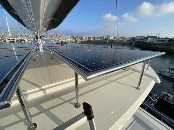 découvrez notre panneau solaire 400w, une solution énergétique performante et écologique pour réduire votre facture d'électricité. idéal pour les maisons et les entreprises, ce panneau de haute qualité maximise la production d'énergie et contribue à un avenir durable.