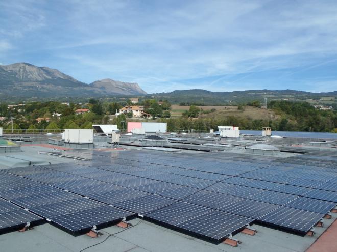 panneau-photovoltaique-toit-plat-1 panneau photovoltaique sur toit plat
