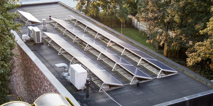panneau-photovoltaique-toit-plat panneau photovoltaique sur toit plat