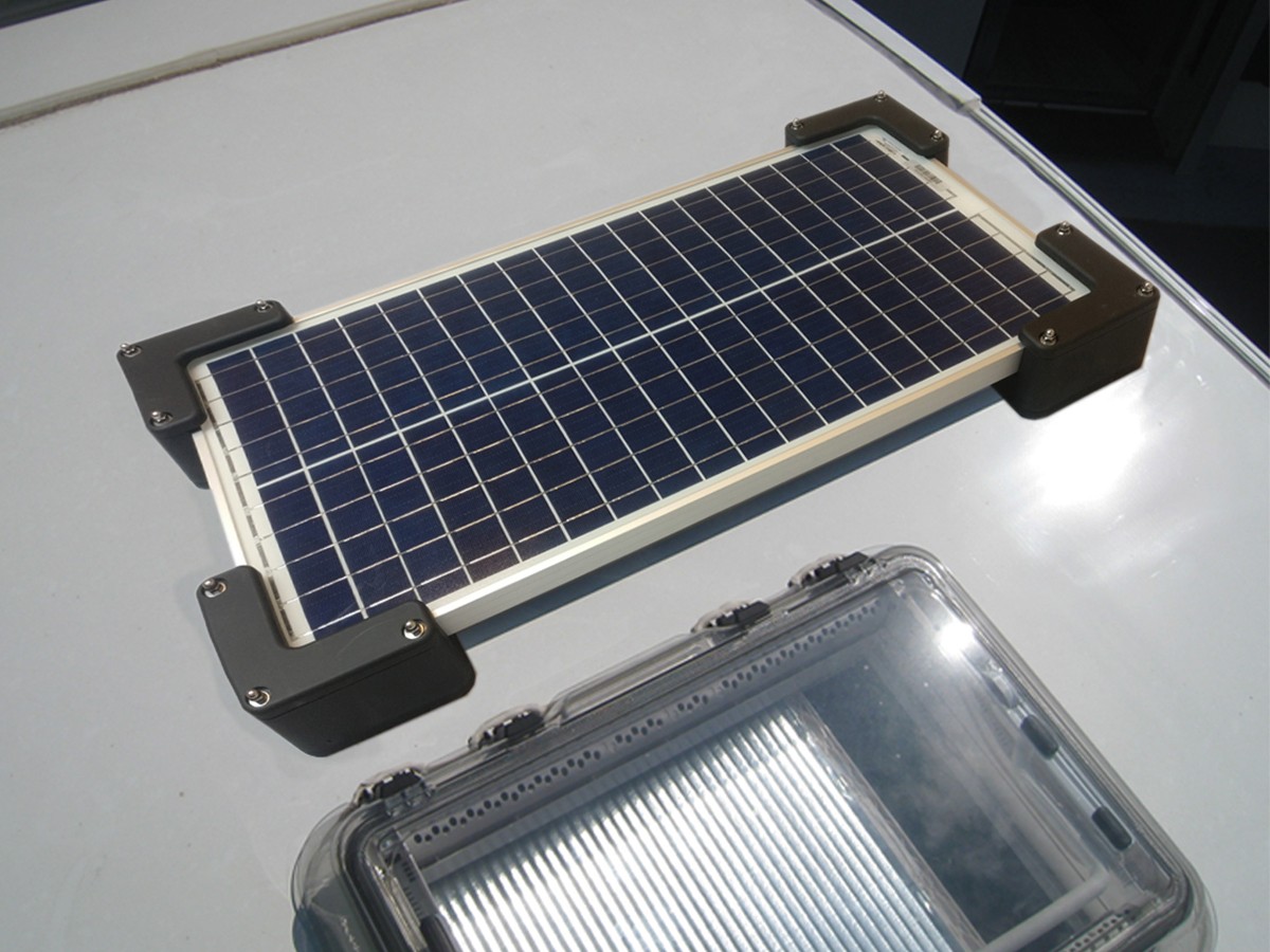 panneau-solaire-300w-camping-car Optimisez votre autonomie avec un panneau solaire camping car 300w