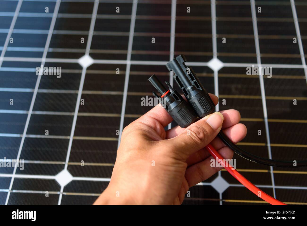 découvrez notre gamme de panneaux solaires avec prise intégrée, idéaux pour produire de l'électricité verte à domicile. faciles à installer et écologiques, ces solutions permettent de réduire votre facture d'énergie tout en respectant l'environnement. optez pour l'autonomie énergétique dès aujourd'hui!