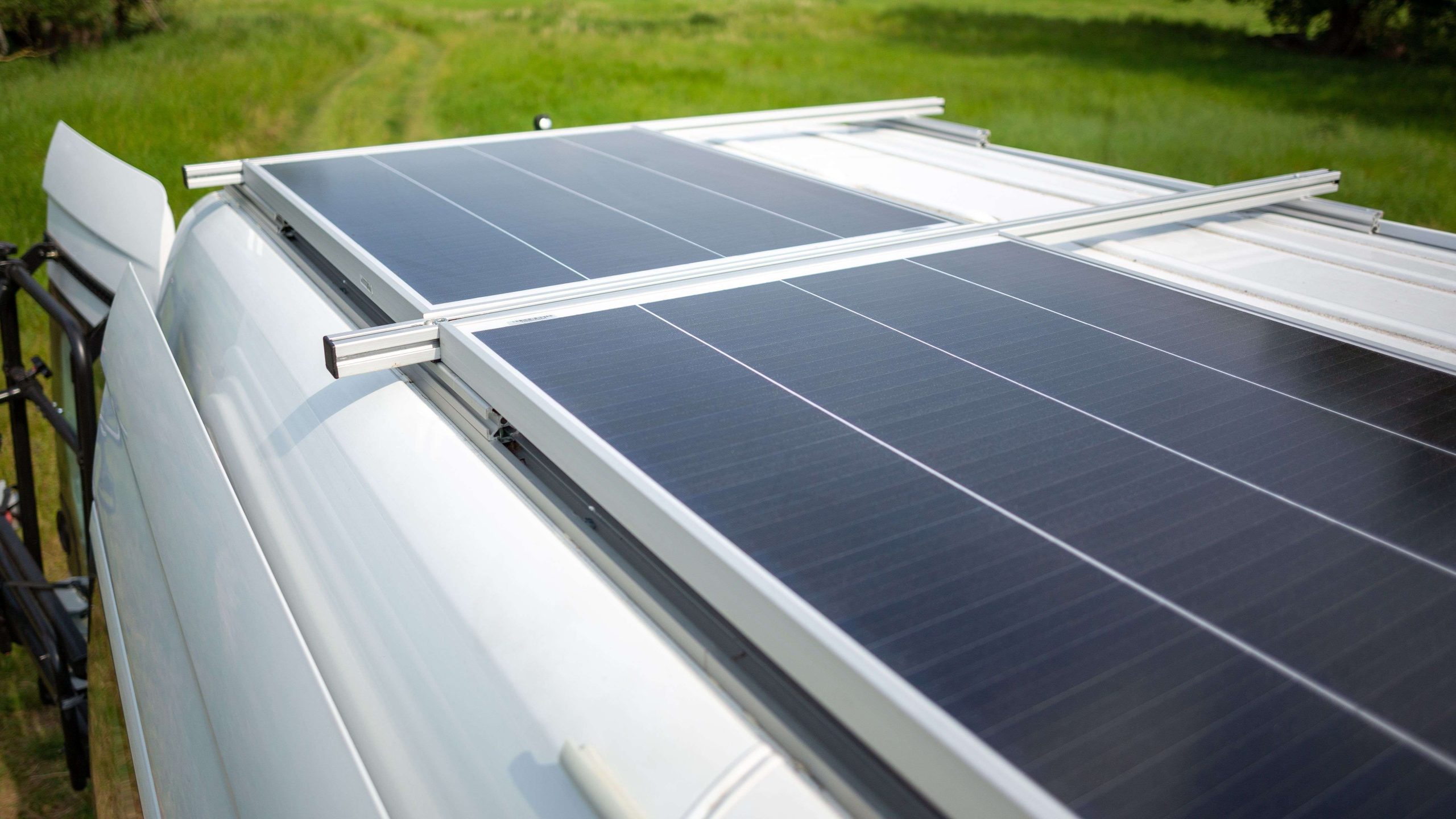 panneau-solaire-camping-car-3-scaled Panneau solaire photovoltaïque : l'option idéale pour l'énergie en camping-car