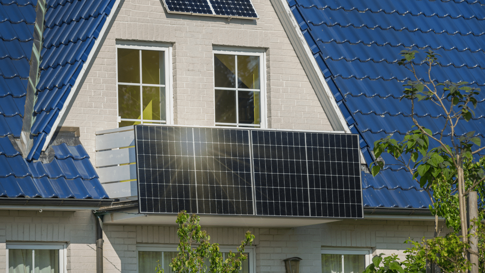 découvrez comment transformer votre balcon en une source d'énergie renouvelable grâce à nos panneaux solaires spécifiques. idéaux pour optimiser l'espace, ces dispositifs vous permettent de produire votre propre électricité tout en respectant l'environnement. économisez sur vos factures et participez à la transition énergétique facilement et esthétiquement.