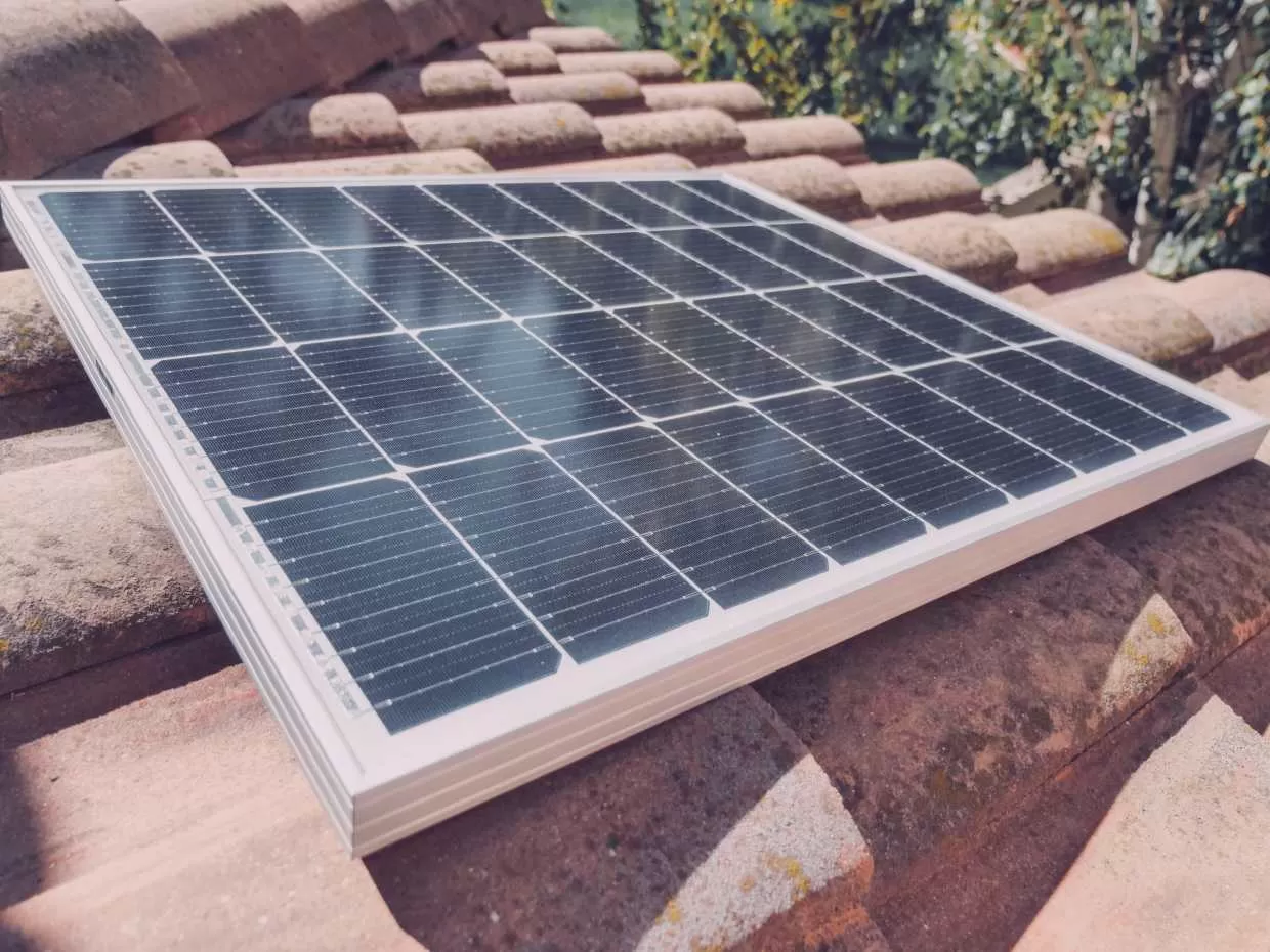 découvrez notre panneau solaire 200w, une solution écologique et efficace pour produire votre propre énergie renouvelable. idéal pour les particuliers et les professionnels cherchant à réduire leur empreinte carbone tout en réalisant des économies sur leurs factures d'électricité.