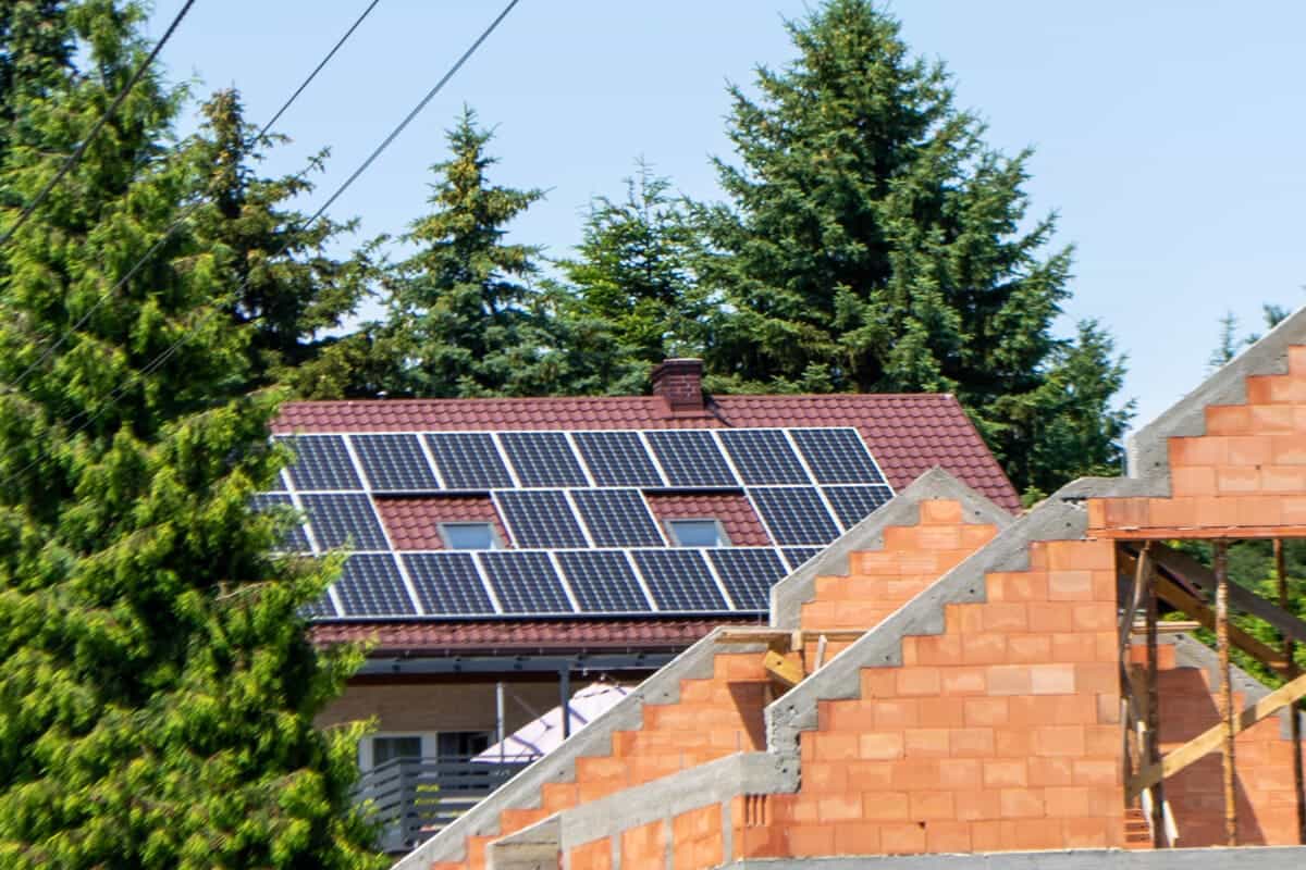 découvrez notre avis sur les panneaux solaires noirs : performances, esthétisme et efficacité. informez-vous sur les avantages et inconvénients de cette option écologique pour votre maison.