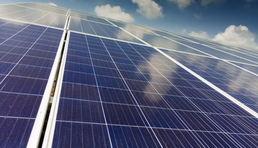 découvrez les panneaux solaires ikea, une solution écologique et économique pour produire votre propre énergie renouvelable. transformez votre toit en une source d'énergie durable tout en réduisant votre empreinte carbone et vos factures d'électricité.