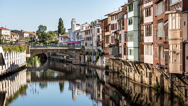 découvrez les avantages des panneaux solaires en occitanie : une solution écologique et économique pour produire votre propre énergie. informez-vous sur les installations, les aides financières et bénéficiez d'un accompagnement personnalisé pour votre projet solaire.