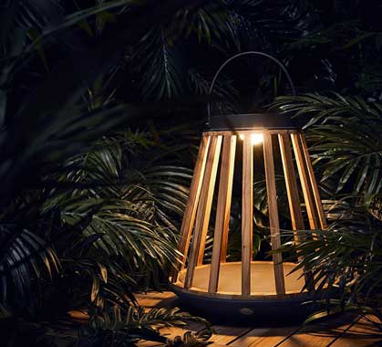 découvrez notre gamme d'éclairage solaire extérieur, idéale pour illuminer votre jardin, terrasse ou allée. écologique et économique, ces lampes autonomes fonctionnent grâce à l'énergie solaire et apportent une ambiance chaleureuse à vos espaces extérieurs. profitez d'un éclairage design et pratique tout en réduisant votre consommation d'énergie.