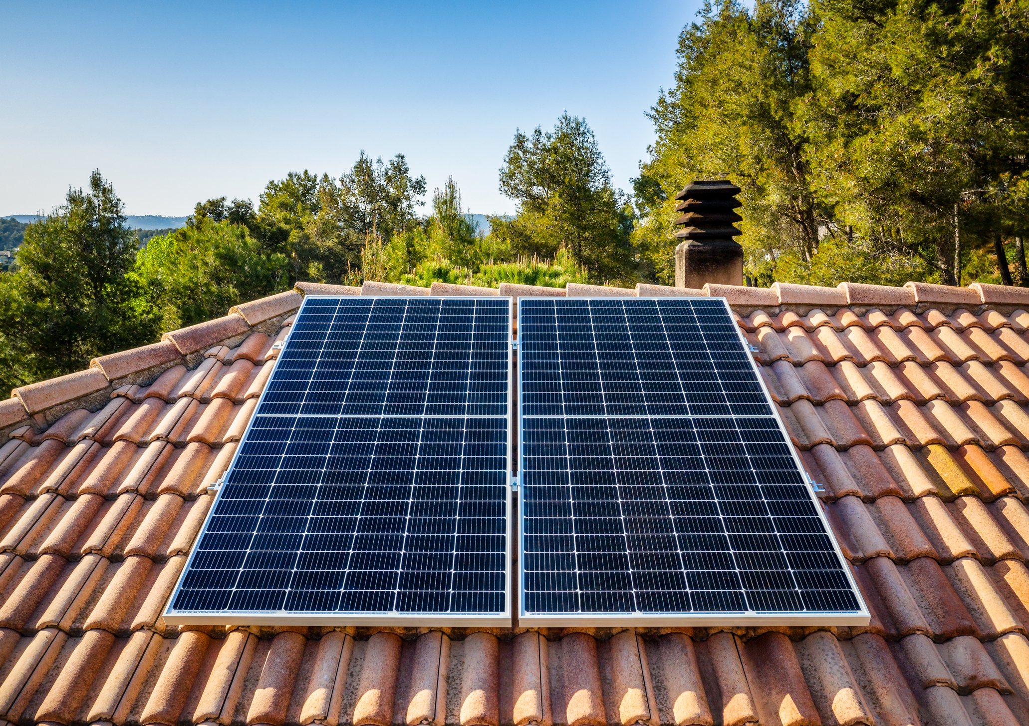 découvrez comment les panneaux solaires sur toiture peuvent transformer votre maison en une source d'énergie propre et renouvelable. profitez des avantages fiscaux et réduisez vos factures d'électricité tout en préservant l'environnement.