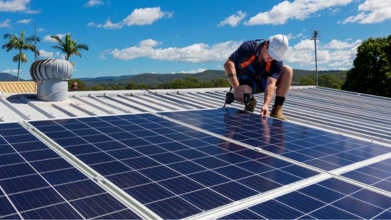 panneau-solaire-toit-plat-2 Pourquoi opter pour un panneau solaire sur toit plat ?
