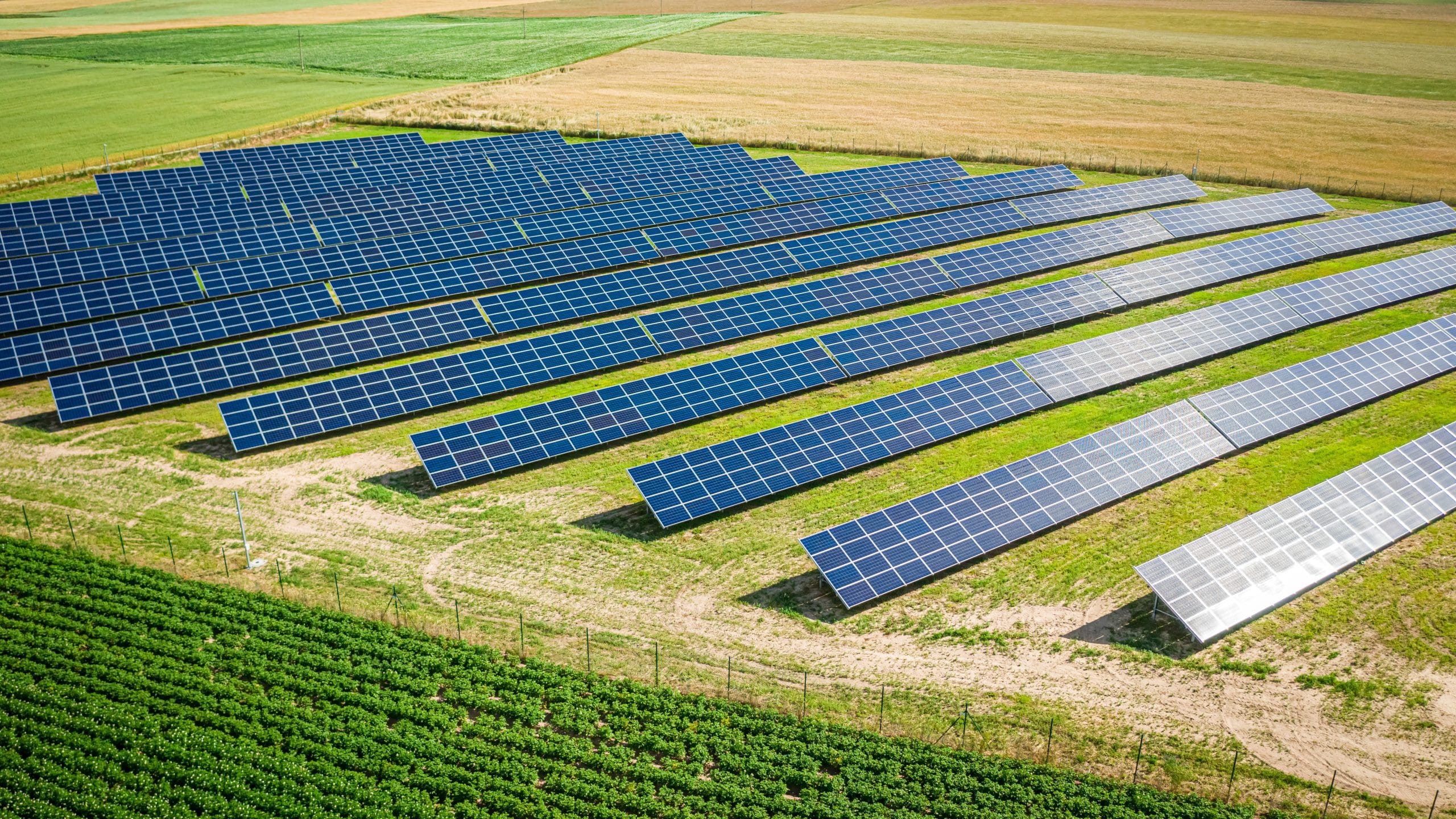panneau-solaire-vs-photovoltaique-33 Différence entre un panneau solaire et photovoltaïque : guide complet