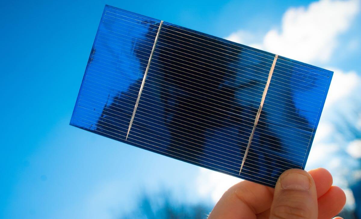 panneaux-photovoltaiques-couches-minces Pourquoi choisir les panneaux photovoltaïques à couches minces pour votre installation solaire