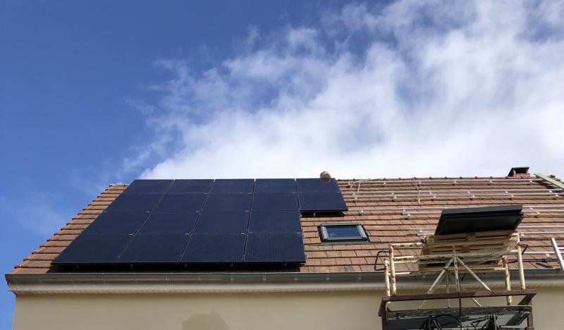 panneaux-photovoltaiques-eco-habitat Découvrez comment les panneaux photovoltaïques transforment votre maison en un éco-habitat