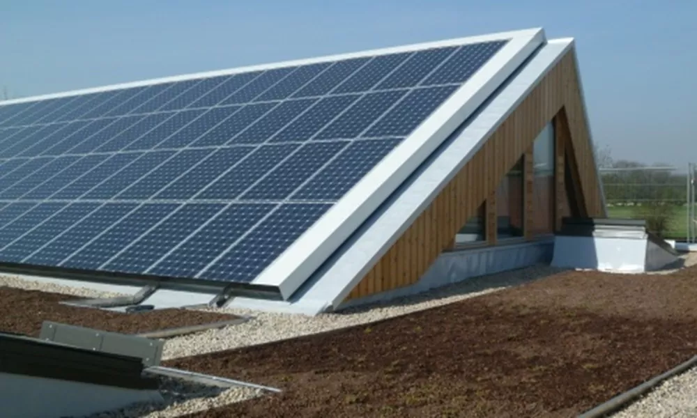panneaux-photovoltaiques-toiture Installation de panneaux photovoltaïques sur toiture : un choix rentable et écologique