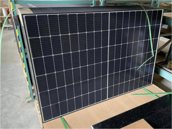 découvrez les panneaux solaires recom, une solution énergétique durable et performante pour réduire vos factures d'électricité tout en préservant l'environnement. profitez d'une technologie de pointe et d'une garantie de qualité.