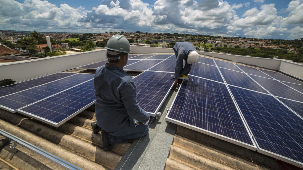 panneaux-solaires-517 Panneaux solaires photovoltaïques : une solution pour la conservation d'énergie physique
