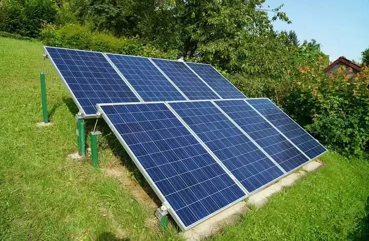 panneaux-solaires-au-sol-2 Installation de panneaux solaires au sol : un investissement rentable pour votre avenir énergétique