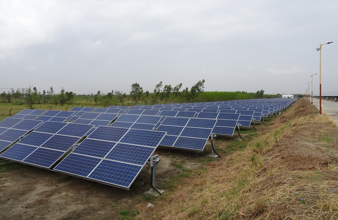panneaux-solaires-au-sol-6 Panneau solaire photovoltaïque au sol : avantages et inconvénients