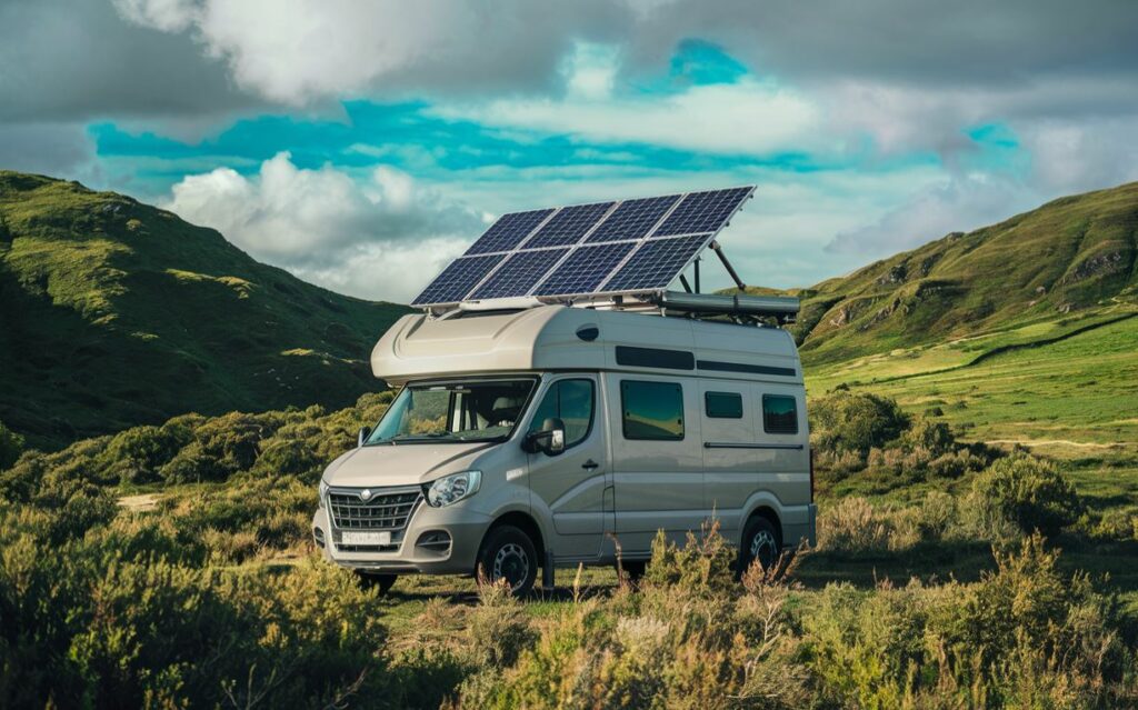 panneaux-solaires-camping-6 Optimisez votre camping avec des panneaux solaires pour tente