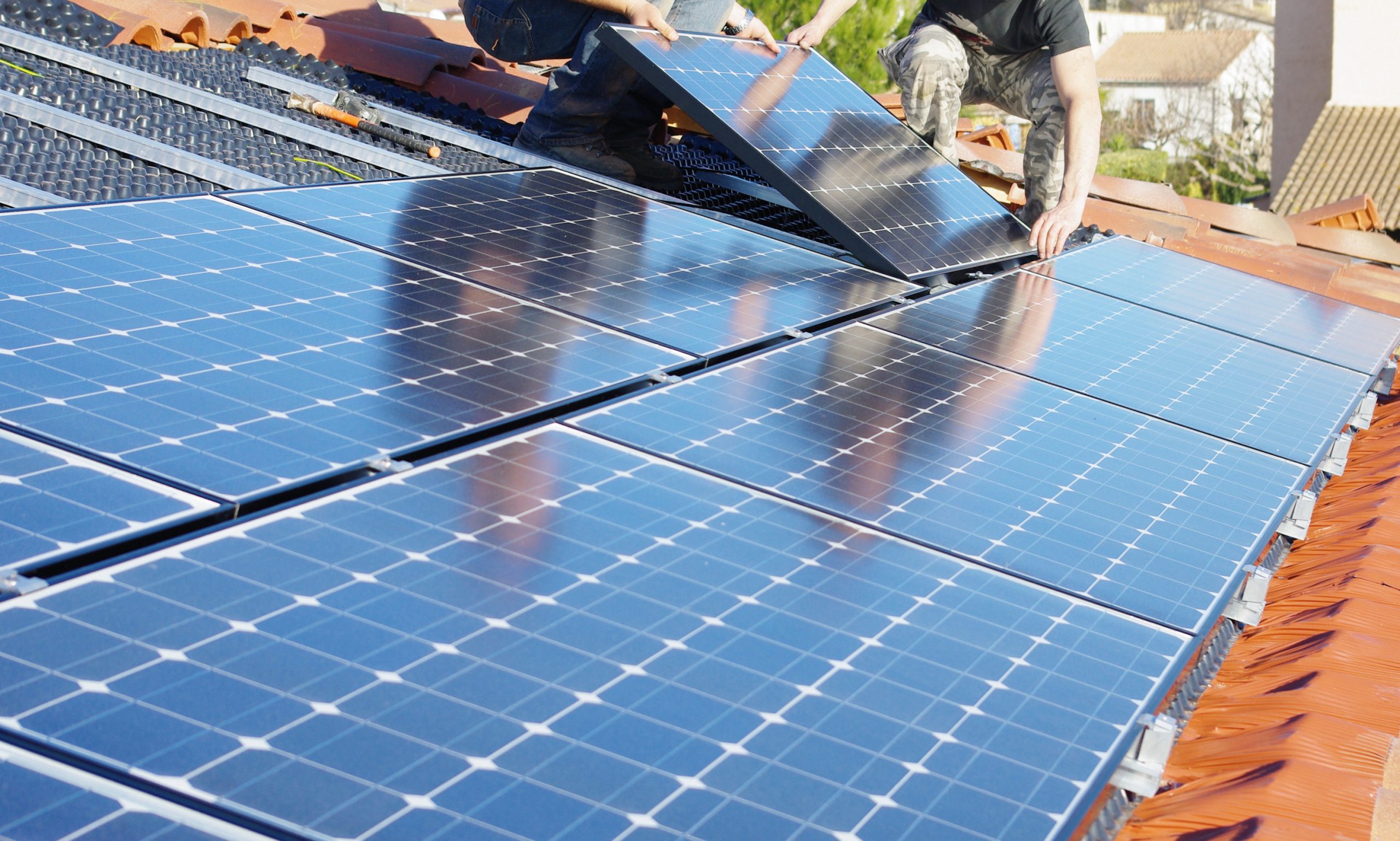 panneaux-solaires-chinois-options-1-scaled Fabricant chinois de panneaux solaires photovoltaïques : quelles sont les meilleures options ?