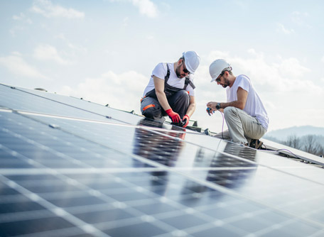 panneaux-solaires-economiques-1 Adopter les panneaux solaires : une solution économique et durable
