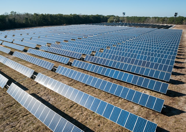 panneaux-solaires-economiques-16 Panneaux solaires sur secteur : une solution économique pour votre énergie