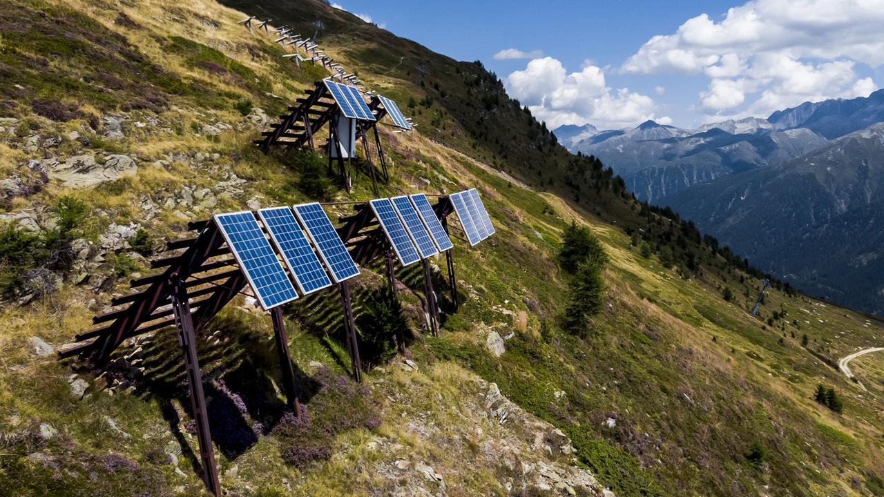 panneaux-solaires-en-suisse-3 Découvrez comment les panneaux solaires photovoltaïques transforment le marché énergétique en Suisse