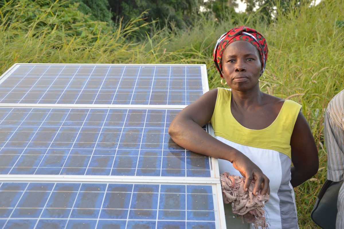 panneaux-solaires-et-developpement-durable-en-afrique-1 L'impact des panneaux solaires photovoltaïques sur le développement durable en Afrique