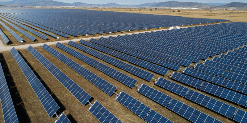 panneaux-solaires-et-developpement-durable-en-afrique-1 L'impact des panneaux solaires photovoltaïques sur le développement durable en Afrique