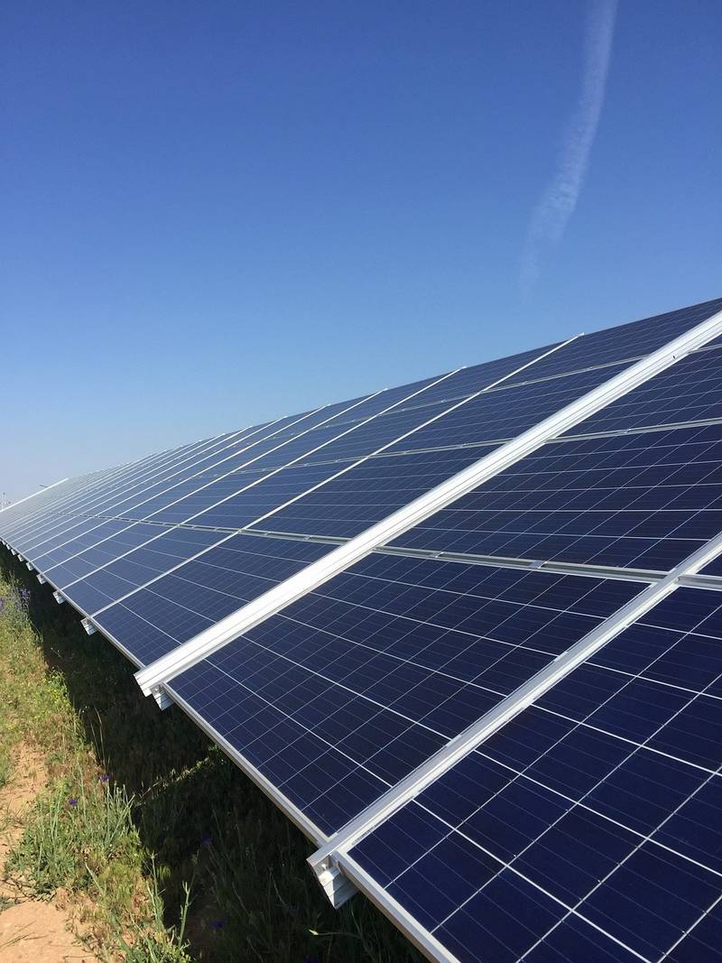 panneaux-solaires-et-efficacite-des-palaces-2 L'impact des panneaux solaires photovoltaïques sur l'efficacité énergétique des palaces