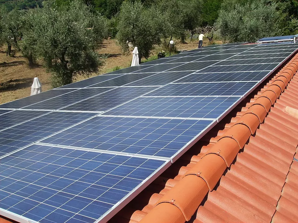 panneaux-solaires-maison-2 Des panneaux solaires pour votre maison : l'énergie propre à portée de main