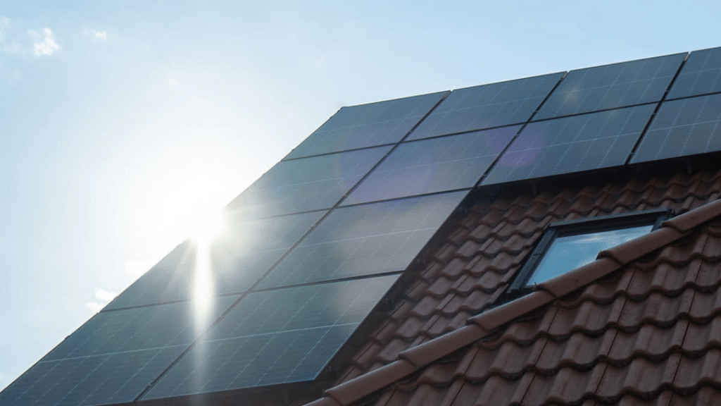 panneaux-solaires-maison-50m2 Panneaux solaires : une solution idéale pour une maison de 50m2