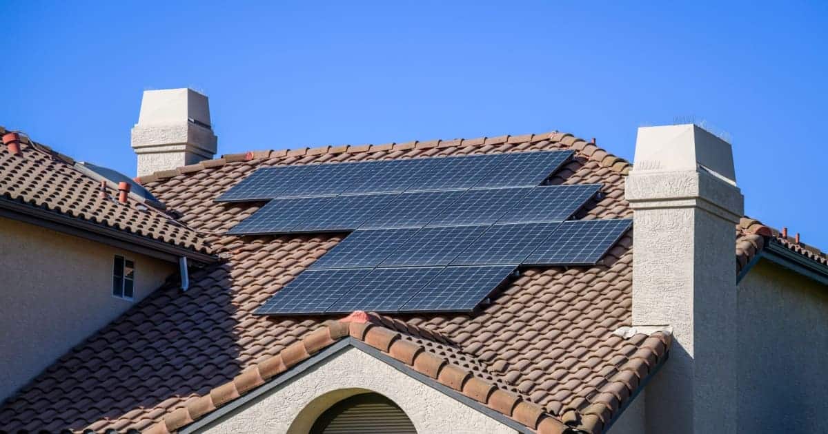 panneaux-solaires-maison-6 Combien de panneaux solaires photovoltaïques faut-il pour votre maison ?