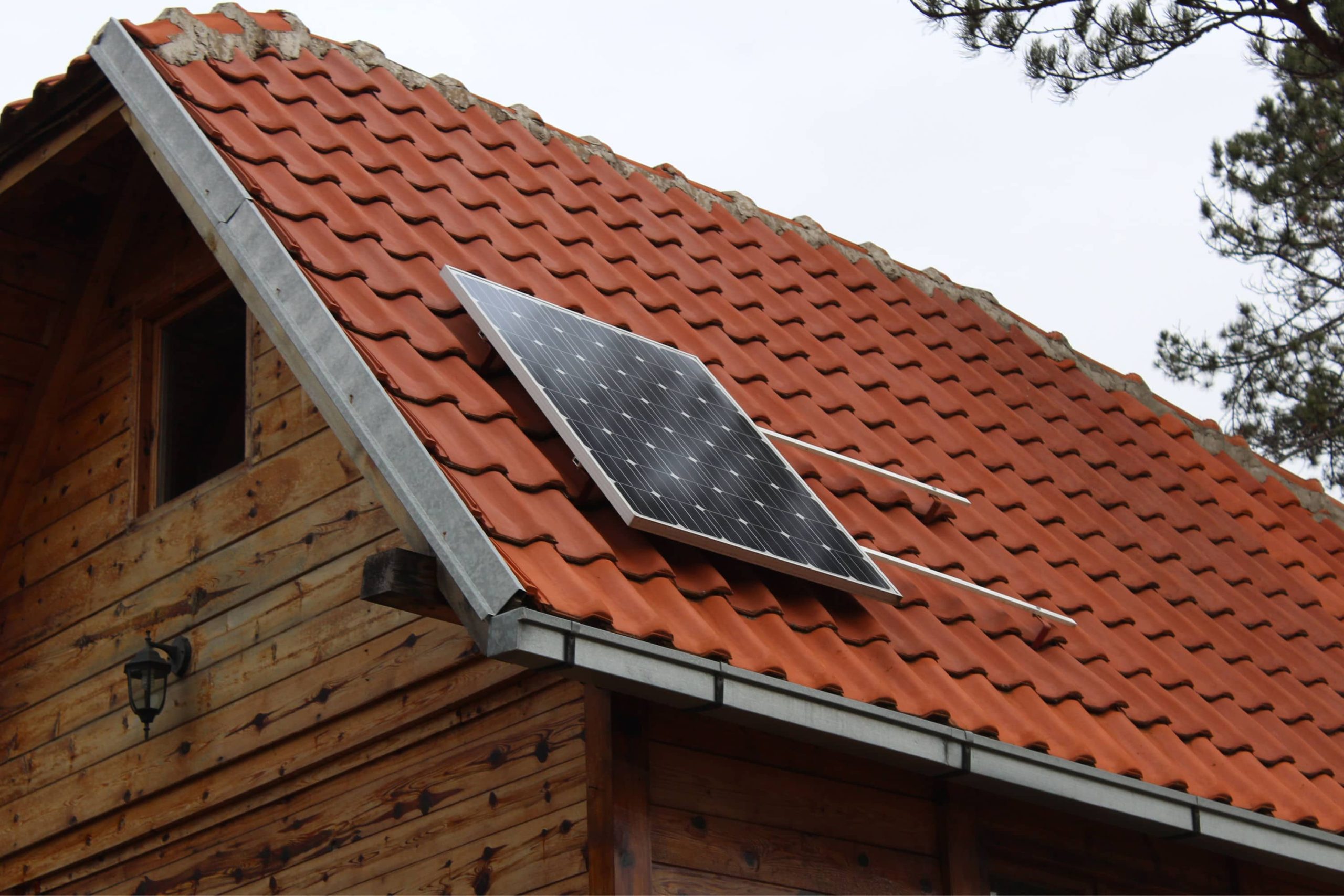 panneaux-solaires-petits-1-scaled Pourquoi opter pour des panneaux solaires de petite taille ?