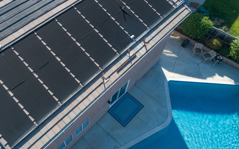 panneaux-solaires-piscine-9 Panneaux solaires photovoltaïques : une solution efficace pour le chauffage de votre piscine