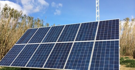 panneaux-solaires-refuges Panneaux solaires photovoltaïques : une solution fiable pour les refuges