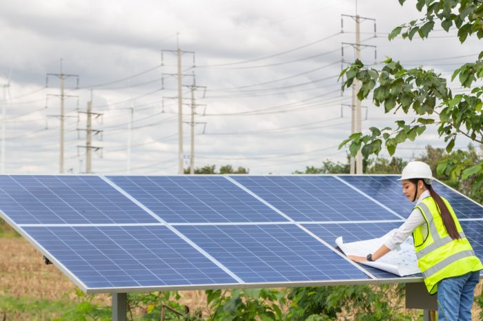 panneaux-solaires-terrain installer des panneaux solaires sur un terrain