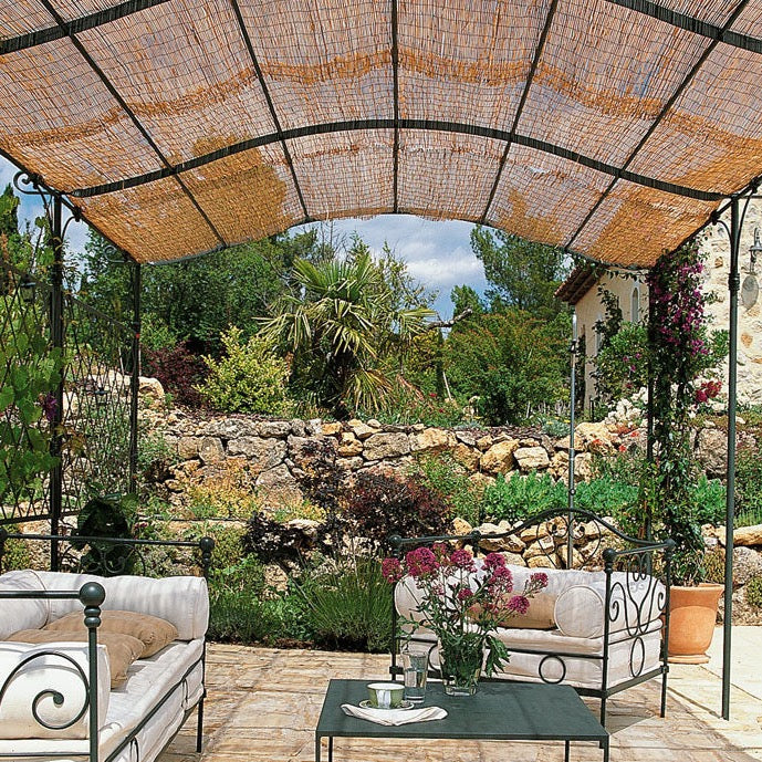 découvrez nos pergolas solaires innovantes, alliant design moderne et fonctionnalité. profitez d'un espace extérieur agréable et lumineux tout en bénéficiant d'une protection contre les rayons du soleil. transformez votre jardin en un véritable havre de paix avec nos solutions éco-responsables.