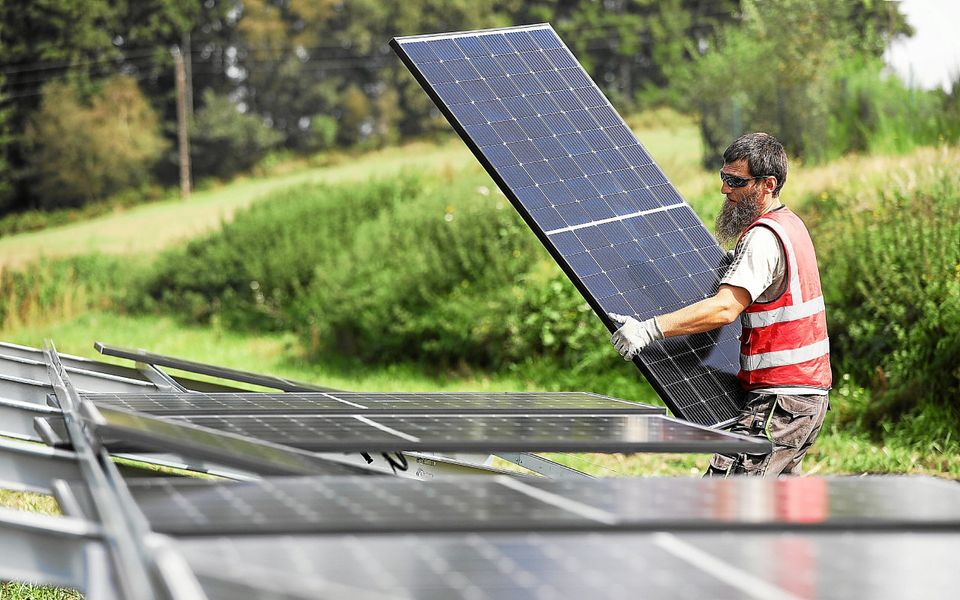 photos-panneaux-solaires-energie-1 Découvrez comment les photos de panneaux solaires transforment votre vision de l'énergie renouvelable