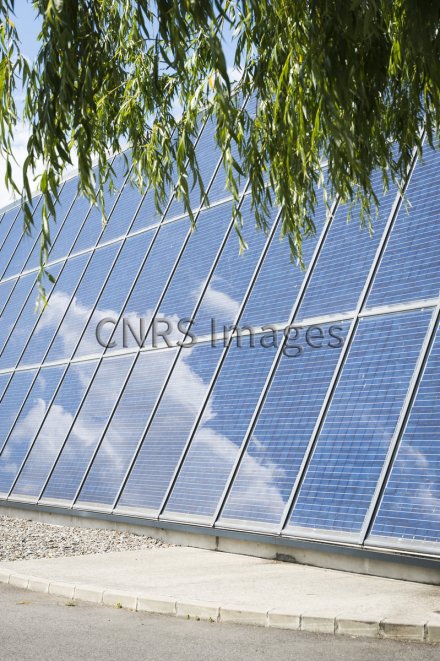 photovoltaiques-en-facade Les panneaux photovoltaïques en façade : une solution innovante pour optimiser l'espace
