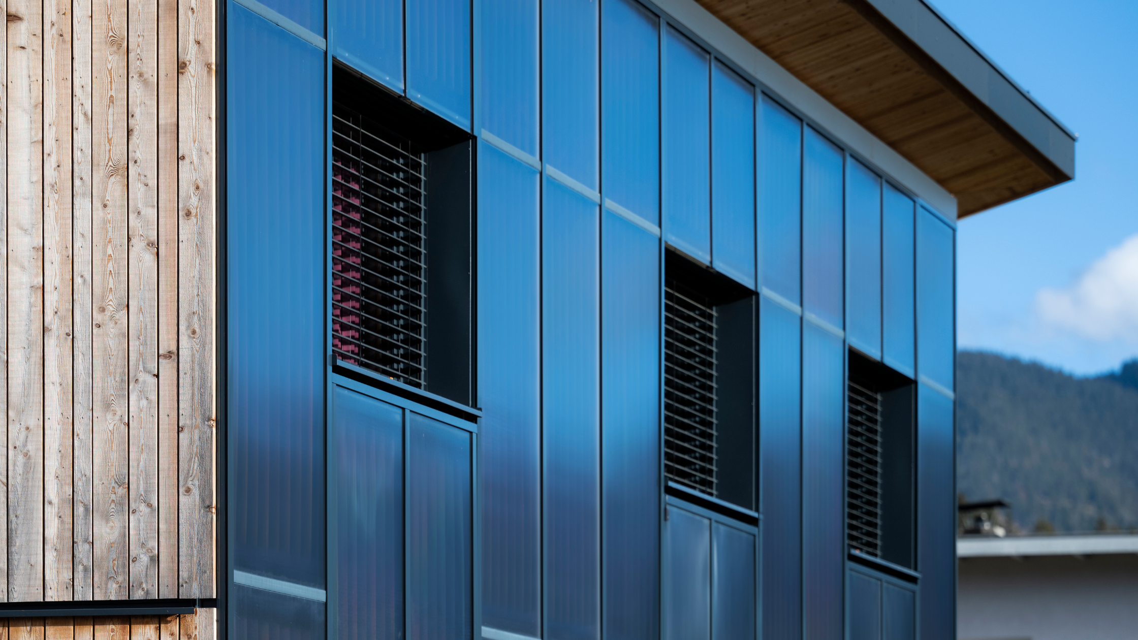 photovoltaiques-en-facade Les panneaux photovoltaïques en façade : une solution innovante pour optimiser l'espace