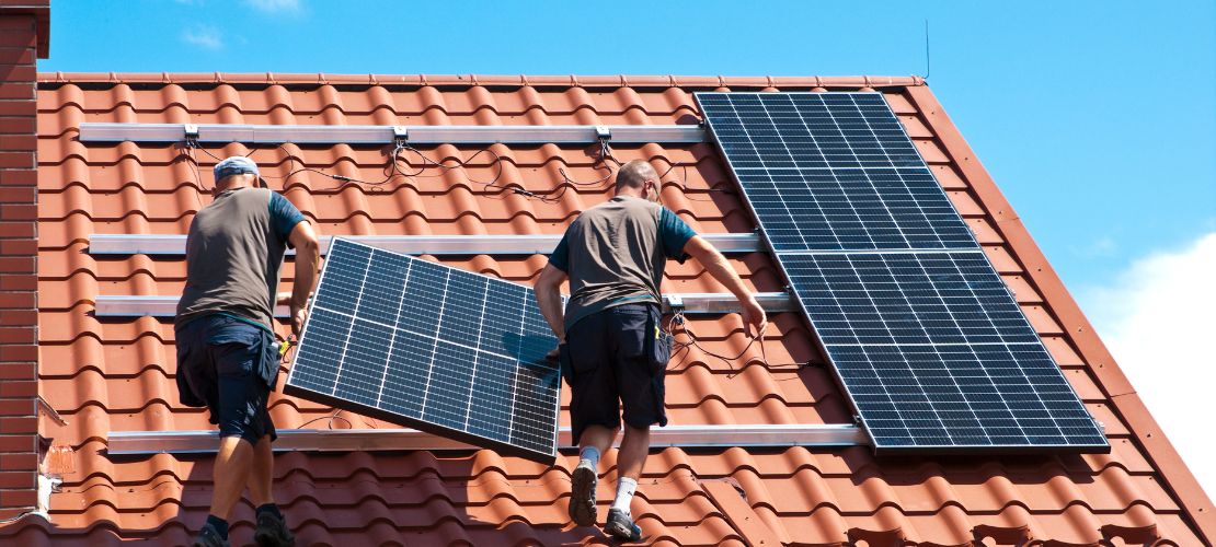 prix-et-enjeux-panneaux-solaires-monocristallins Panneau solaire photovoltaïque à cellules monocristallines : comprendre le prix et ses enjeux
