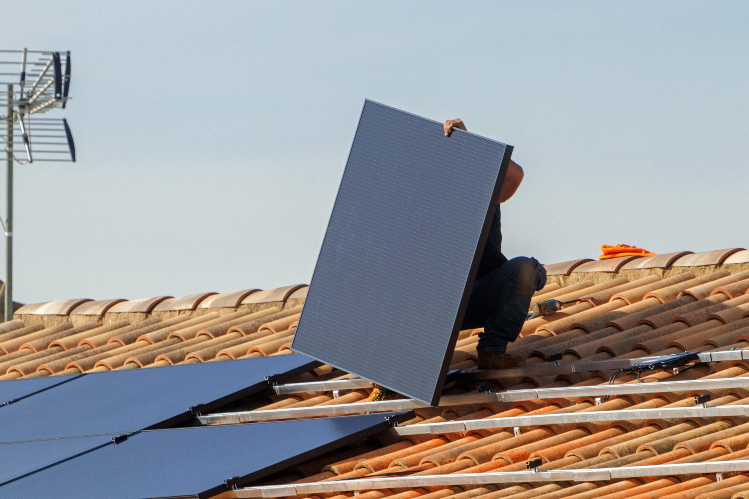 prix-panneaux-photovoltaiques-47-scaled Comprendre les prix des panneaux photovoltaïques pour un investissement rentable